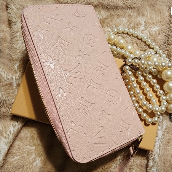 no brand Handbags - Pink Embossed Women's Wallet